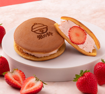 銀の鈴サンドパンケーキ（苺・抹茶モンブラン）