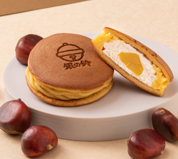 銀の鈴サンドパンケーキ（苺・モンブラン）