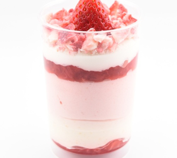 いちごの彩りパフェ